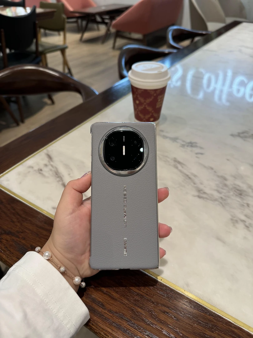 适用于华为Mate X6 时尚字母折叠手机壳 透明边框裸机质感