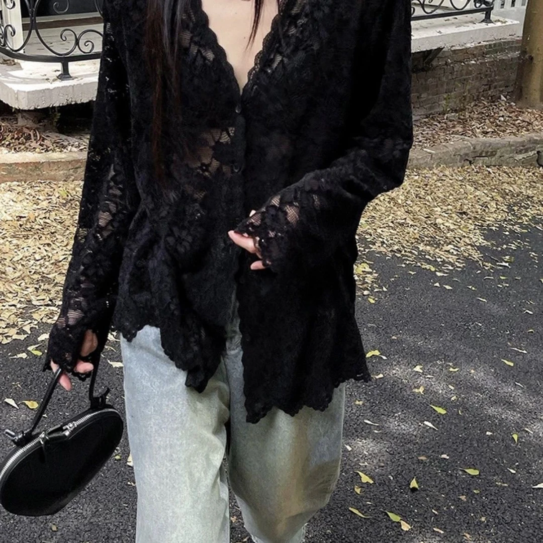 长袖衬衫女2025秋季新款高级感爆款打底衫高级感甜辣镂空蕾丝上衣