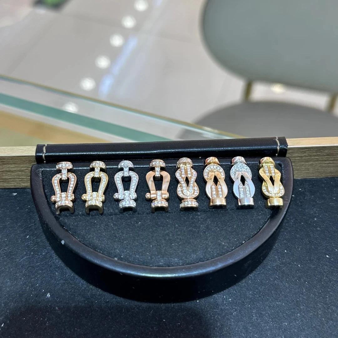 【金钻甄选珠宝】18K金钻石马蹄扭八扣（赠尼龙绳）重金精工版