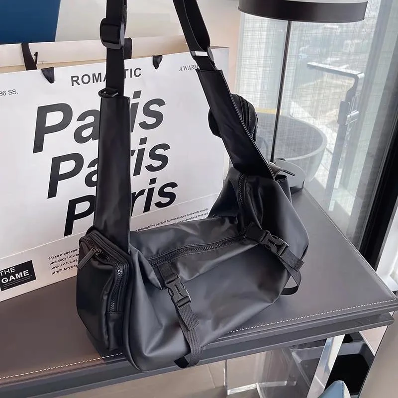 简约百搭邮差休闲单肩斜跨日系时尚大容量牛津布便携男女肩包658