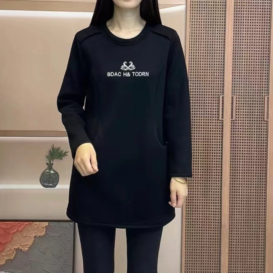 秋冬季新款加绒字母长袖大码显瘦打底洋气宽松百搭女士中长款卫衣