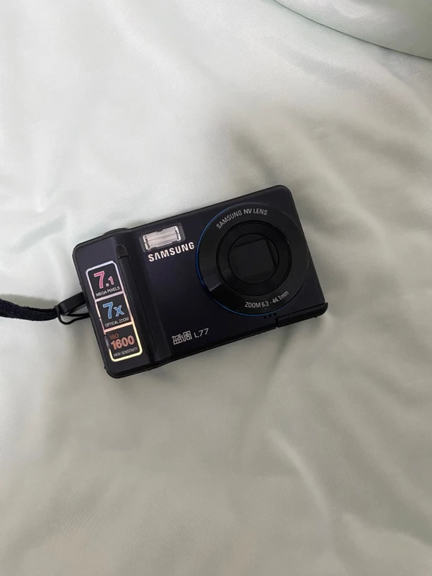 9新 Samsung/三星 l77黑色复古氛围感ccd数码相机(屏幕有点瑕疵)