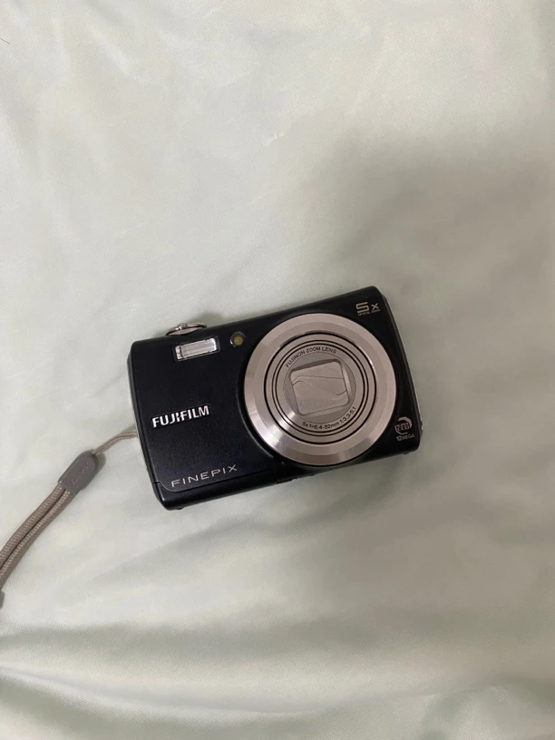 9新 Fujifilm/富士 f100 1200w像素5倍光学变焦黑色ccd数码相机