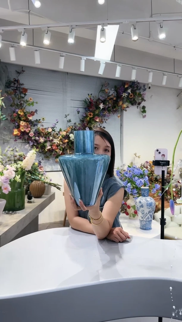 【闪购商品】蓝色现代花瓶