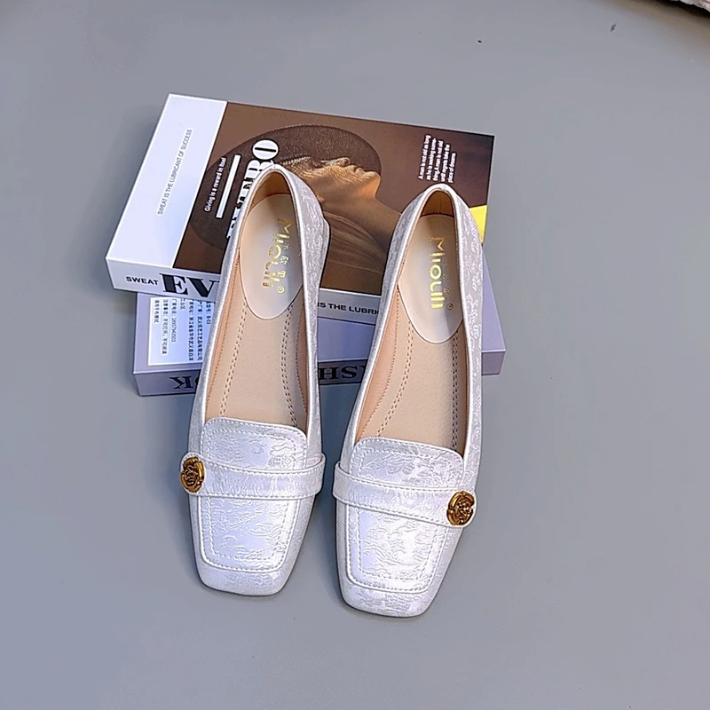 2024秋季新款山茶花扣粗跟女单鞋浅口复古时尚软底舒适女鞋中低跟