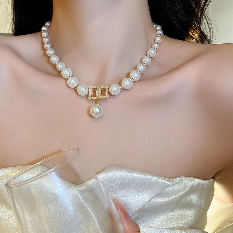 高级感珍珠项链轻奢小众锁骨链女款颈链2025新款爆款配饰毛衣链