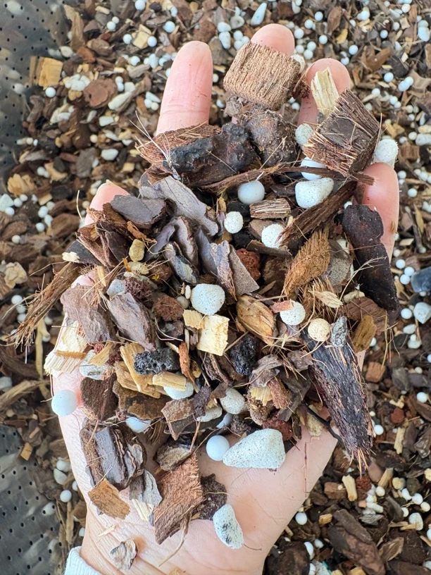 兰花植料三包(每包一公斤多)