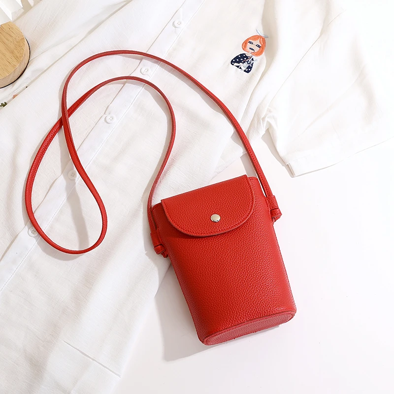 红色手机包女斜挎2025新款简约时尚轻便百搭韩系迷你超火小包包潮