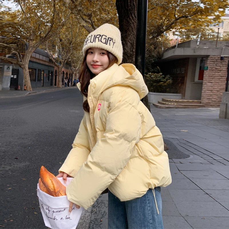 奶黄色羽绒服女2024冬季新款连帽短款贴标韩系穿搭白鸭绒厚面包服