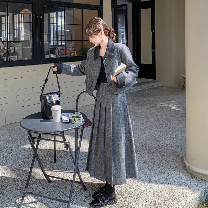 高级感毛呢套装裙女2024冬季新款气质韩系穿搭学院风百褶裙两件套