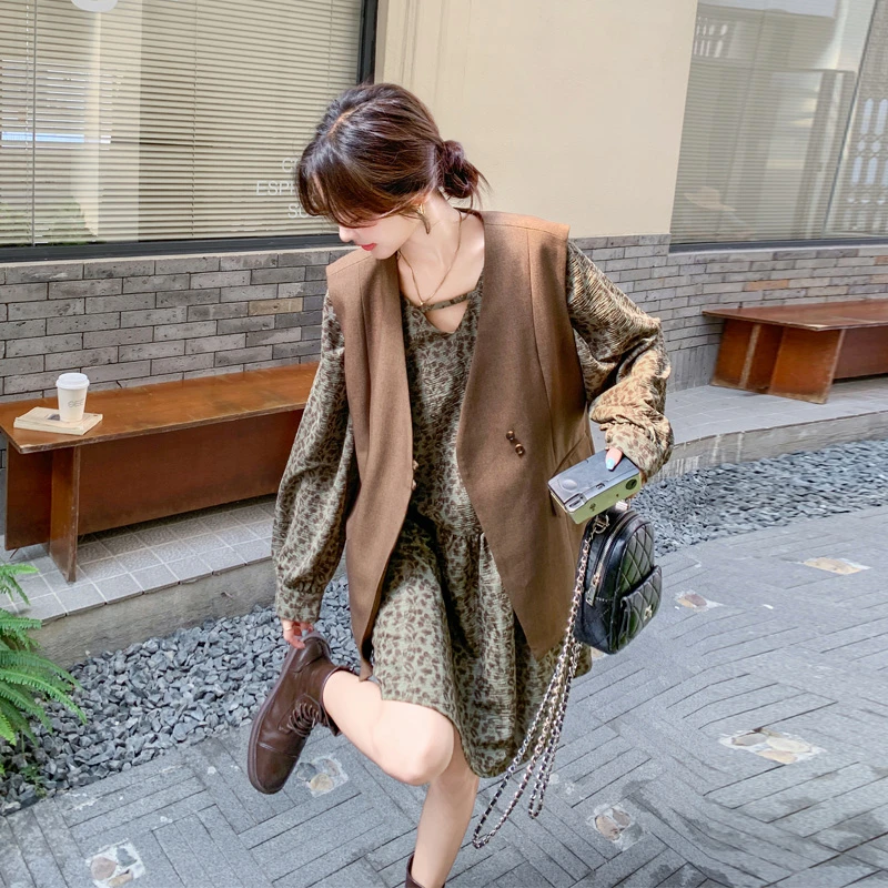 一整套入秋穿搭女秋冬新款高级感韩系ootd通勤风马甲碎花裙两件套