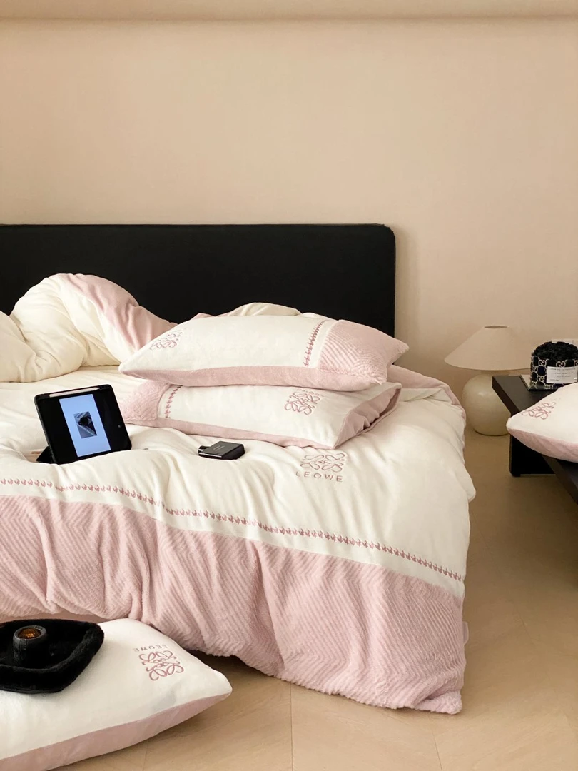 【吴小胖】罗威纳系列  轻奢高克重冬季加厚牛奶绒拼接工艺四件套