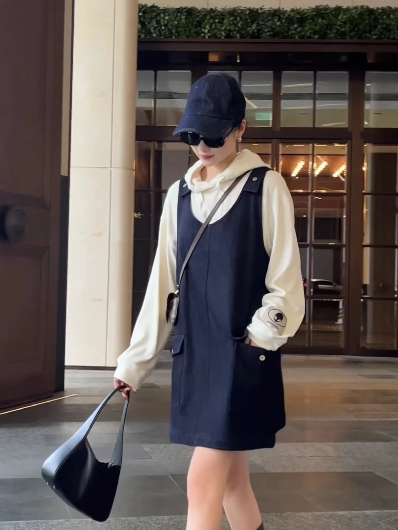 设计师【冰川蓝调】原创新款简约舒适百搭慵懒牛仔背带裙Z243007