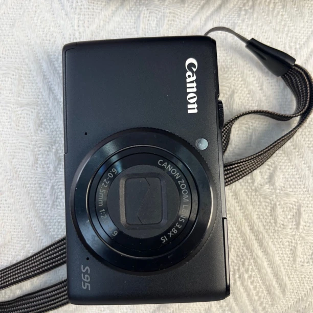 95新 Canon/佳能 s95黑色1000w像素3.8x光变ccd