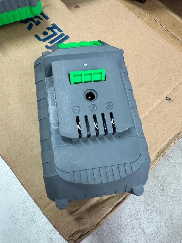 大艺插脚大容量15节动力电池一个(颜色随机发)