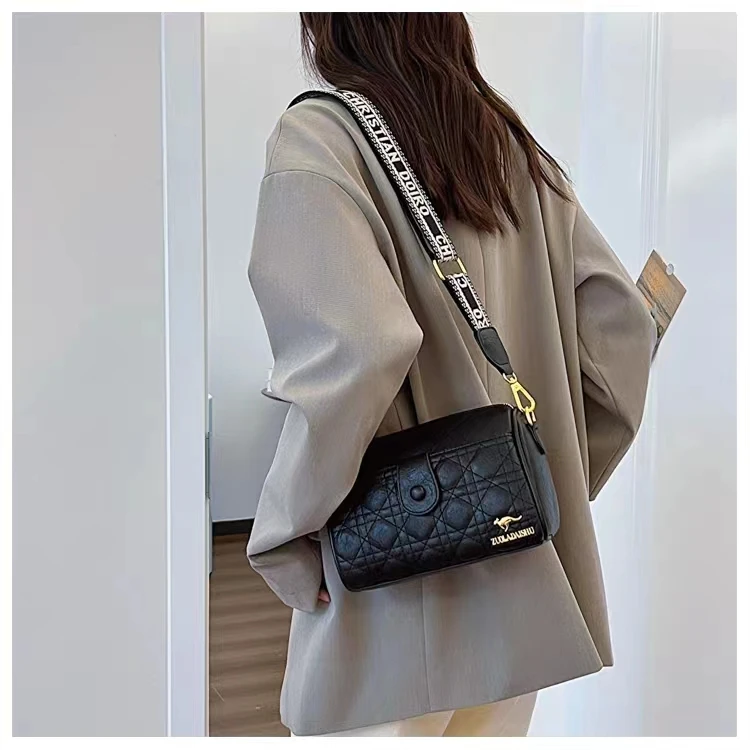 简约时尚单肩斜挎包女士大容量包包经典纯色小众潮流仙儿包包百搭