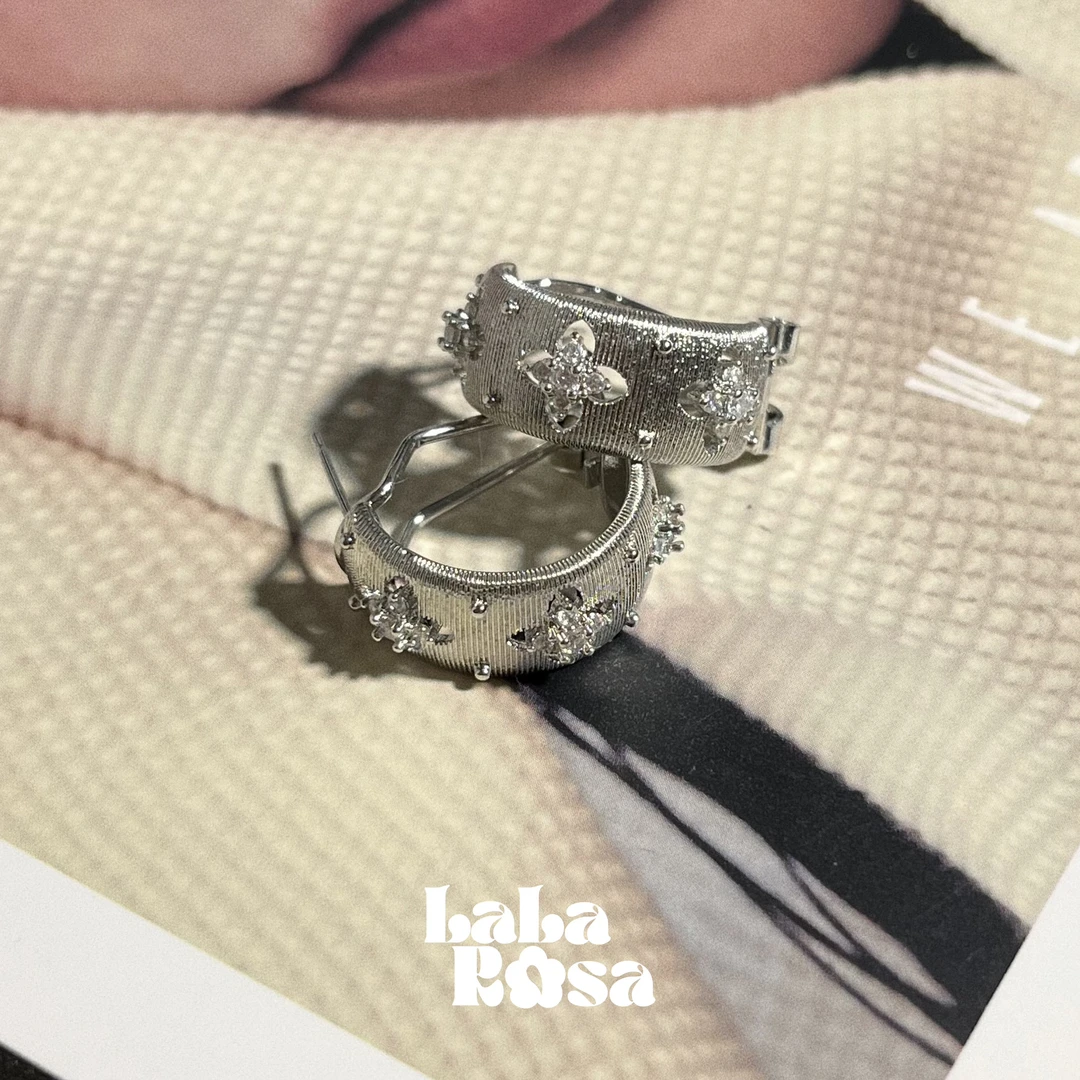 铜合金耳饰 LALAROSA重工拉丝镂空镶钻立体耳圈E1013