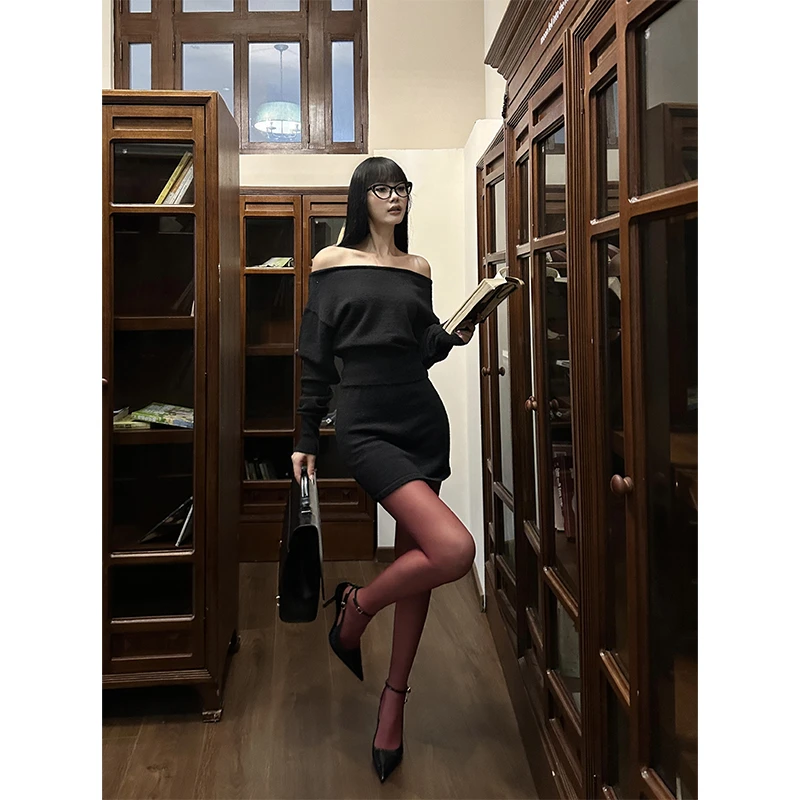 VENUIE黑色高级感一字肩长袖针织上衣高腰修身半身裙套装10134