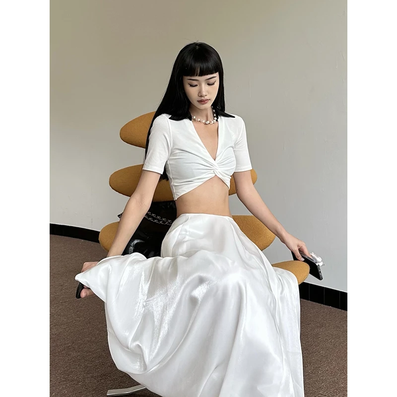 VENUIE 舒适V领精梳棉夏季设计感小众内搭外穿短款显瘦上衣T恤