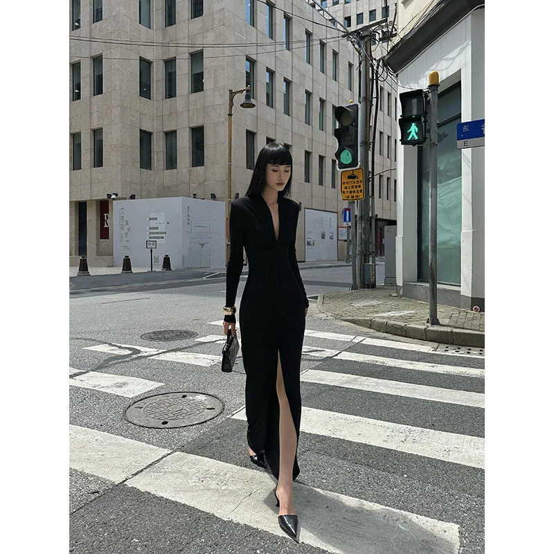 VENUIE 设计感弧形深V时尚针织螺纹长裙显瘦修身高级感开叉连衣裙