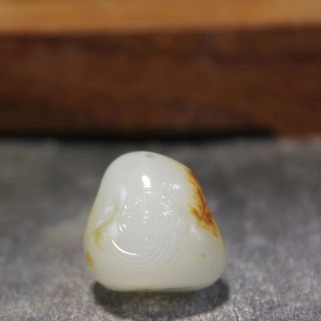 新疆和田玉 回纹勒子 留有洒金皮 暖白种 小巧精致重6.2克