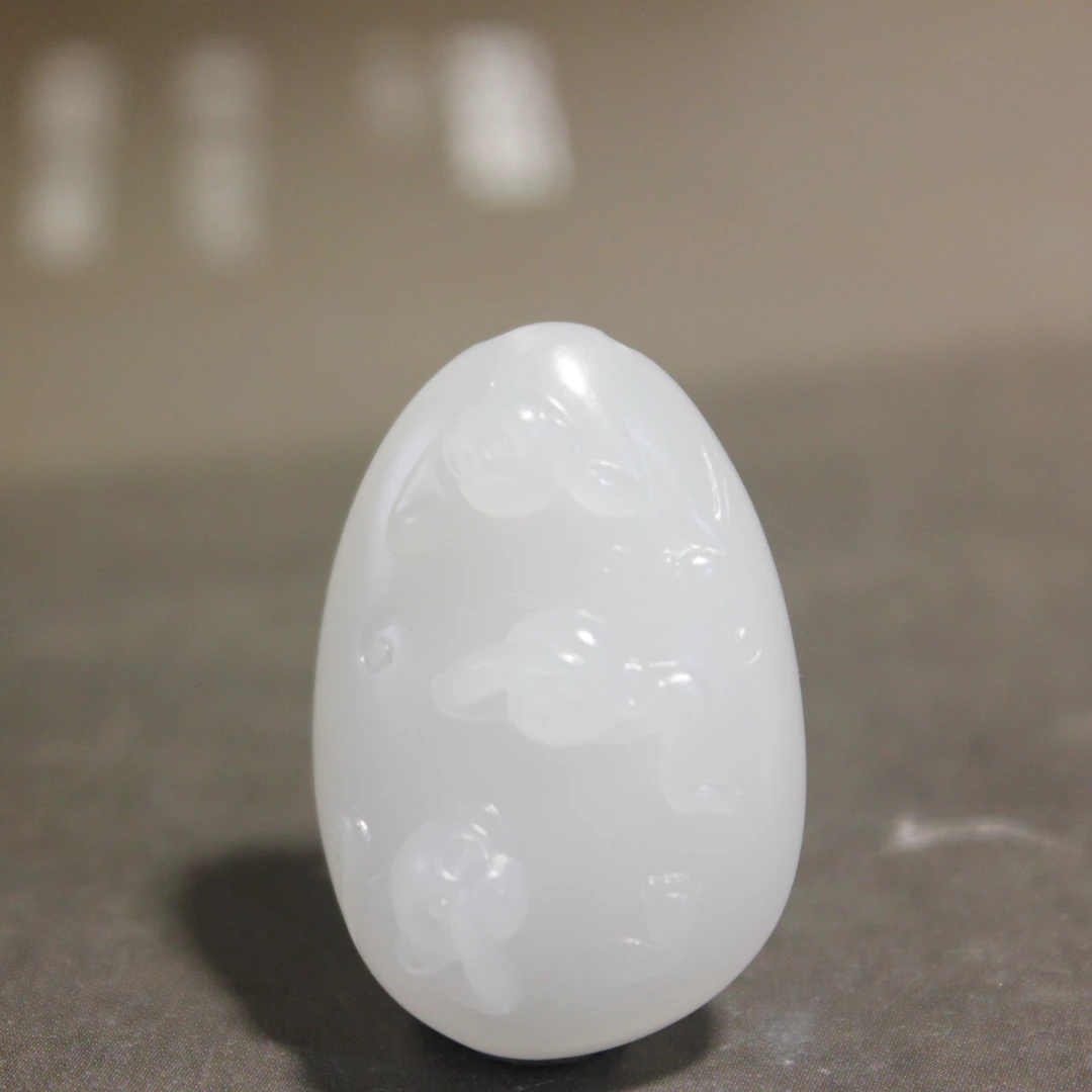 方小伟作品和田玉三不猴 一级正白 细度过灯重8.7克