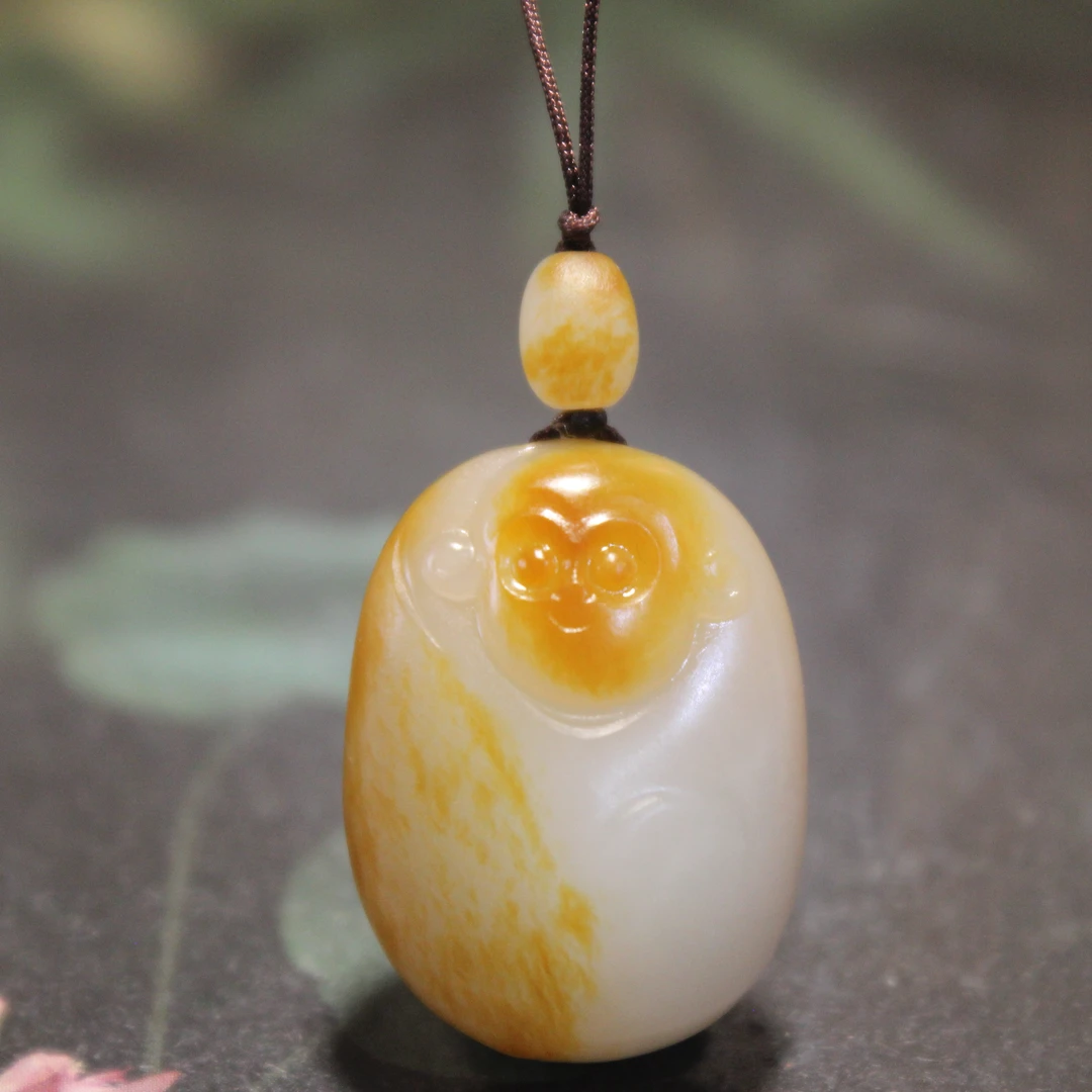 新疆和田玉 小灵猴 玉种超好 满天然洒金皮毛孔包裹重7.6克