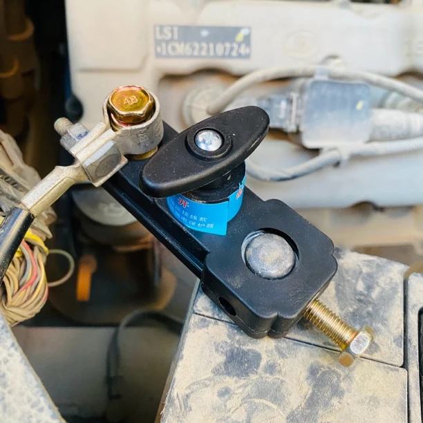 汽车电瓶断开开关小轿车大货车电源总闸刀农用车改装通用纯铜车用