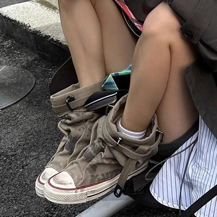 小众设计涂鸦皮带扣高帮板鞋女2025早秋款百搭帆布靴裤筒堆堆短靴
