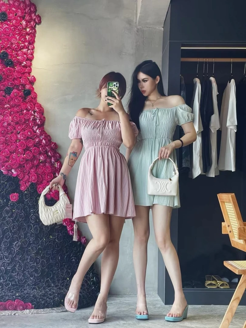 轻奢气质小众高级感女装气质性感夏季法式修身约会设计感连衣裙