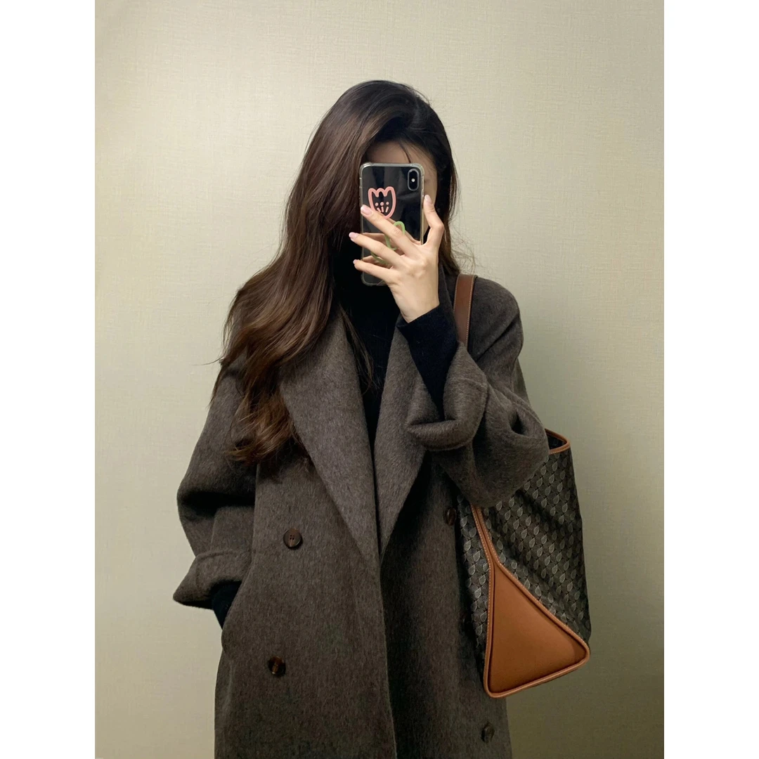 韩版纯色羊毛大衣女秋冬季新款高级感赫本风加厚正肩毛呢外套女款