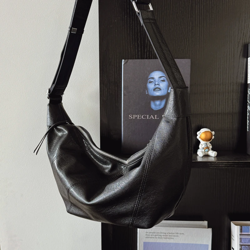 CAHRES&HEKA秋冬新款法式百搭挎大容量牛角包软皮单肩斜挎腋下包