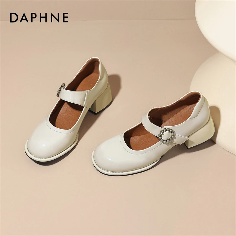 达芙妮女式时尚2024夏季英伦仙女风浅口透气软底魔术贴圆头单鞋