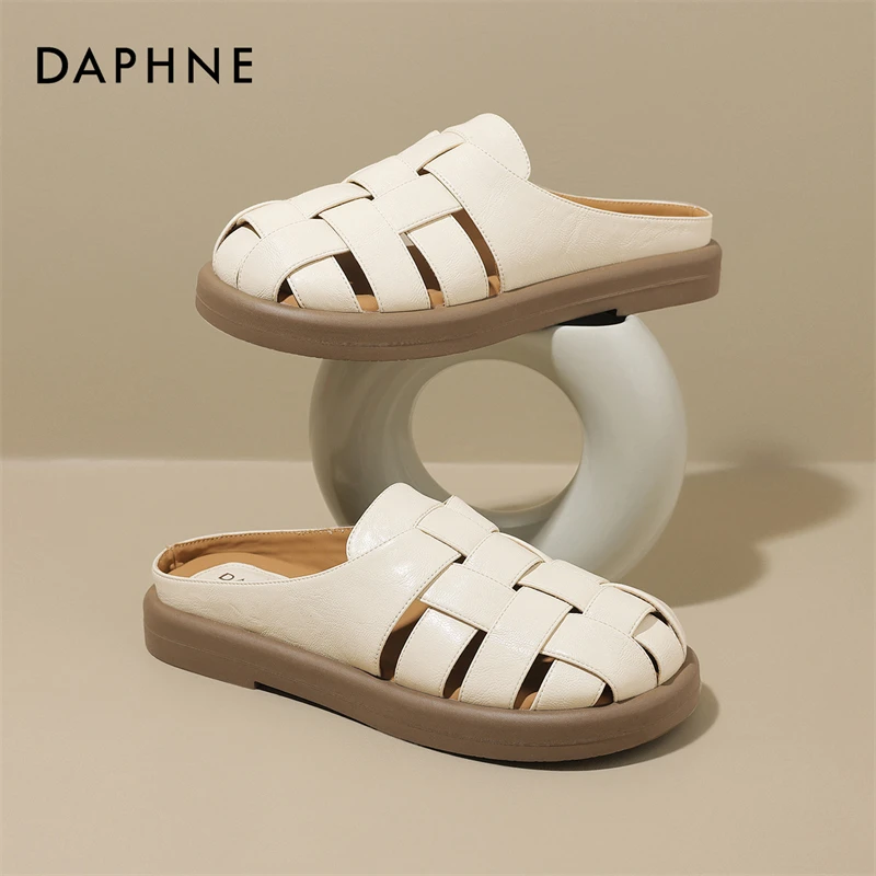 达芙妮网红休闲时尚2025夏季优雅法式风透气镂空软底套脚包头拖