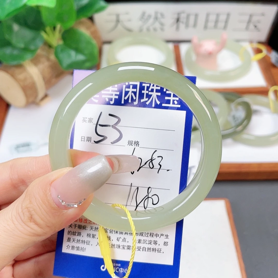 和田玉手镯未镶嵌