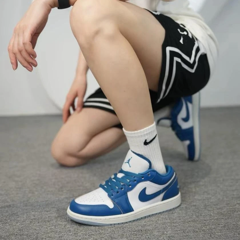 AIR JORDAN 1 low AJ1 新款男子低帮蓝白低帮潮流板鞋 FN5214-141