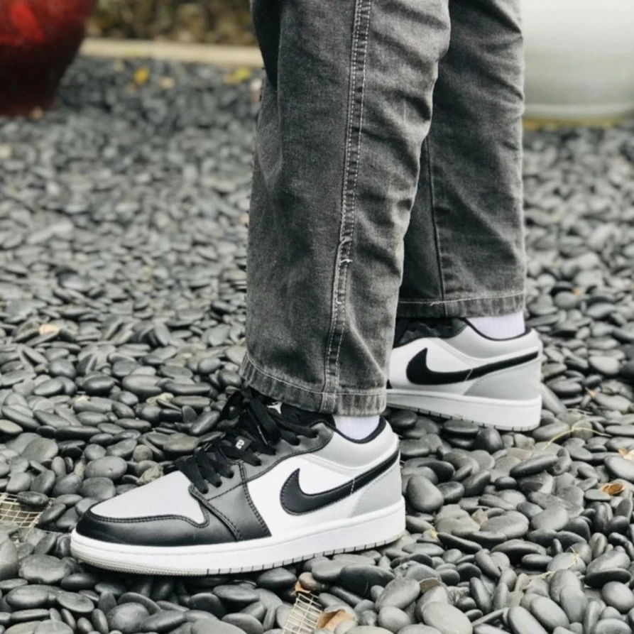 NIKE/耐克Air Jordan 1 lowAJ1低帮黑灰脚趾男款篮球鞋553558-052