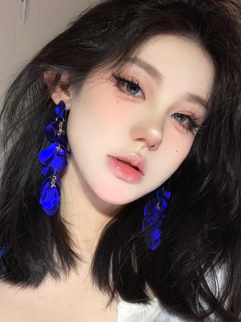 非金属亚克力耳饰 长款花瓣克莱因蓝耳环2024年新款小众耳饰女ins