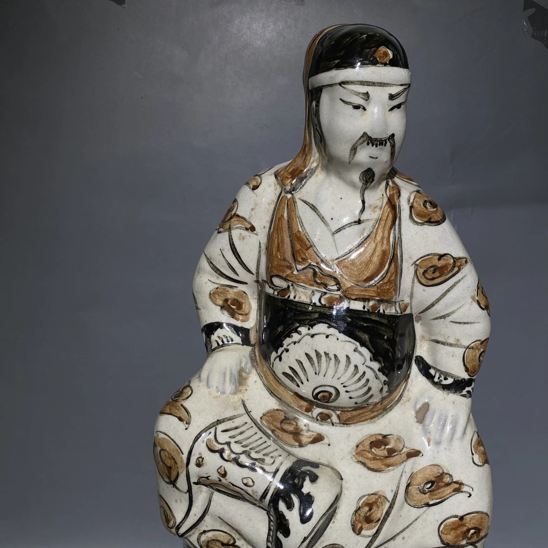 磁州窑彩绘关公人物摆件