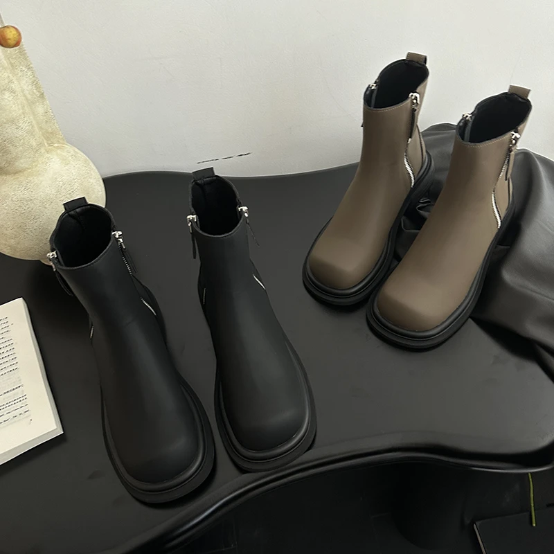 BAO/宝小姐【年底福利】简约纯色休闲百搭中筒时尚马丁靴2308-87