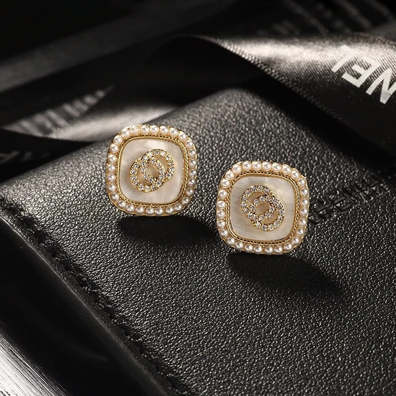 铜合金耳饰 法式菱形耳钉女精致耳环轻奢高级感小众复古小香风ins