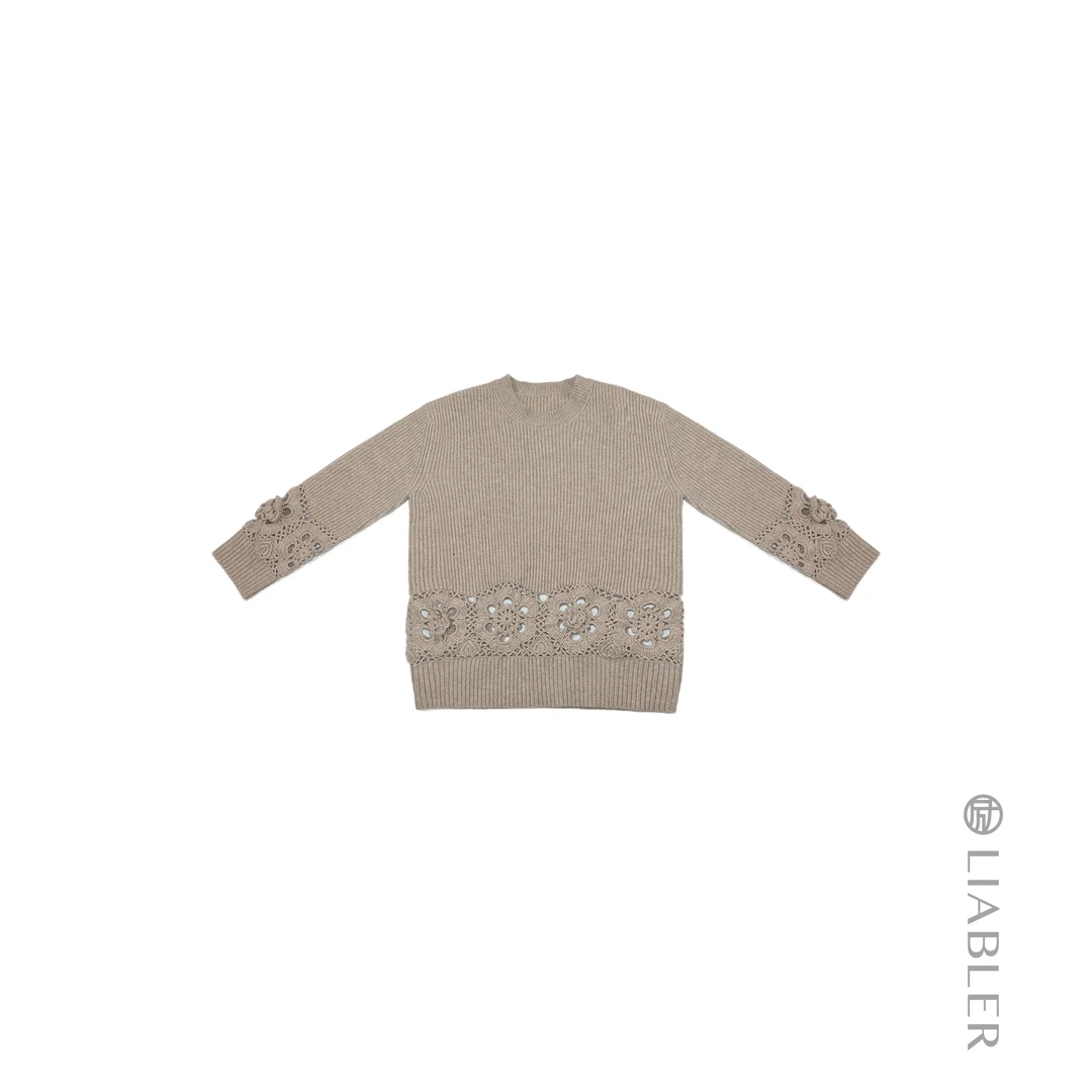 LIABLER/励【花间岛】2024秋冬镂空花纹毛织长袖上衣 LAW243169J