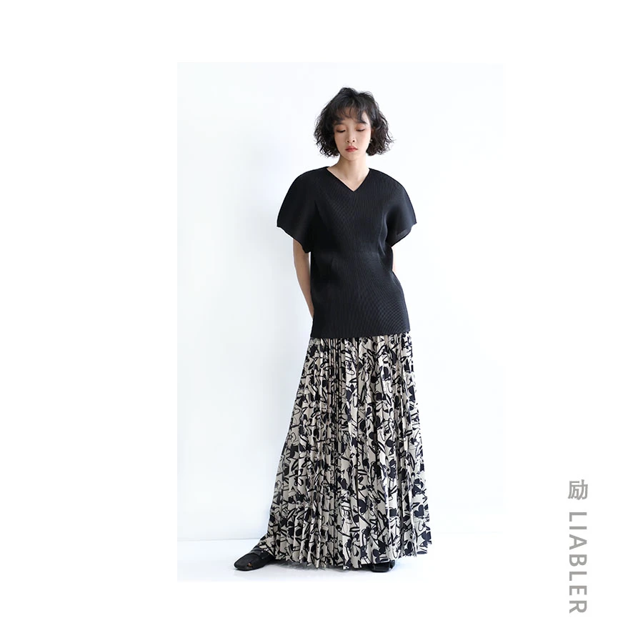 LIABLER/励 女装纯色短款2023春夏新款修身显瘦V领收腰T恤 6L2029