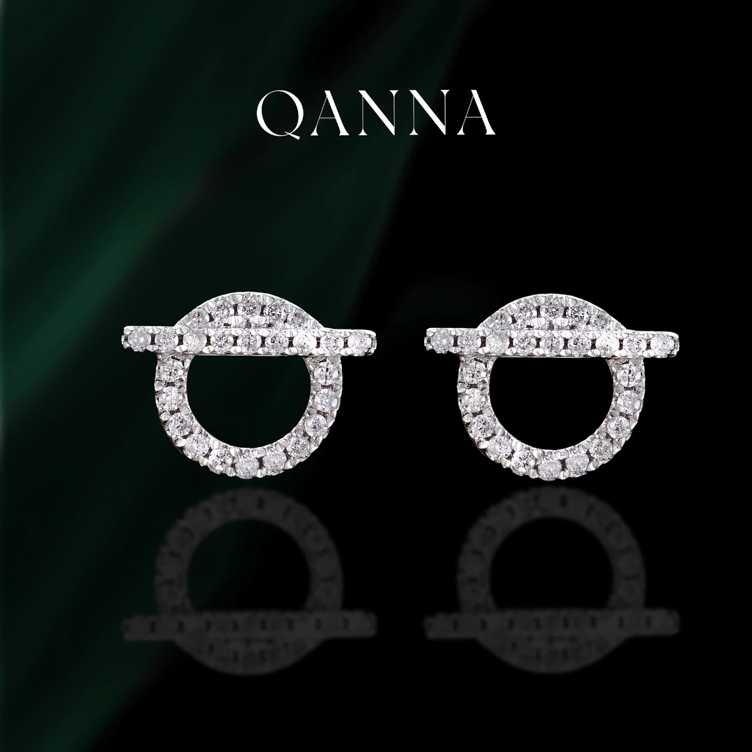 QANNA【24分 猪鼻子耳钉】18K金简约气质设计款钻石耳钉AF