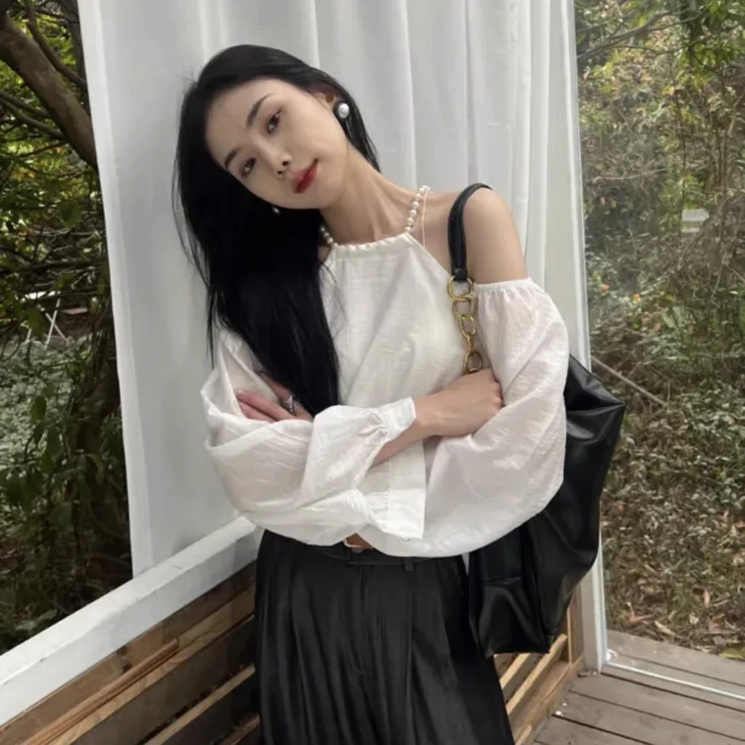 【小九-直播专属】设计款缎面垂感露肩珍珠挂脖吊带宽松长袖衬衫女