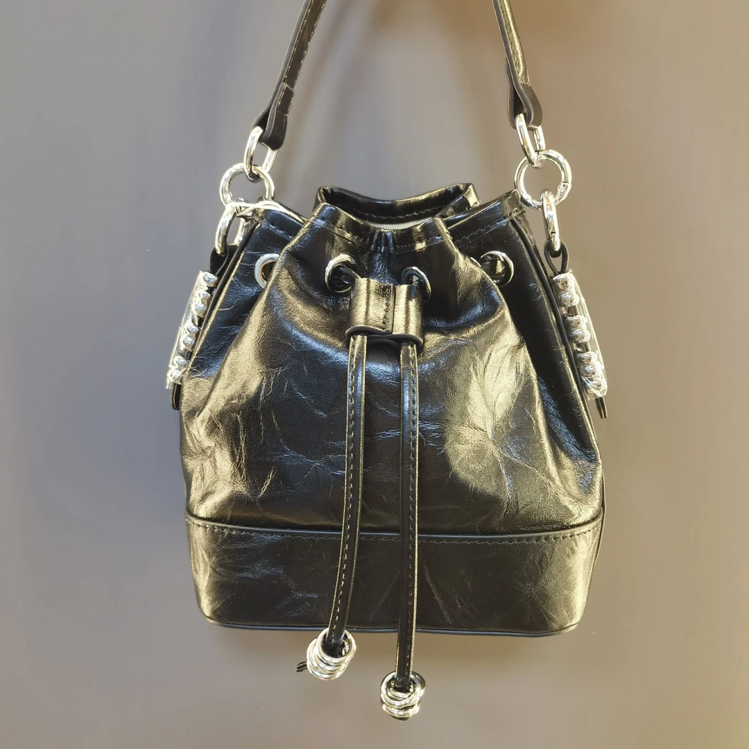 澜卡芙油蜡牛皮手抓纹水桶包抽绳手拎包百搭时尚斜跨包单肩斜挎包