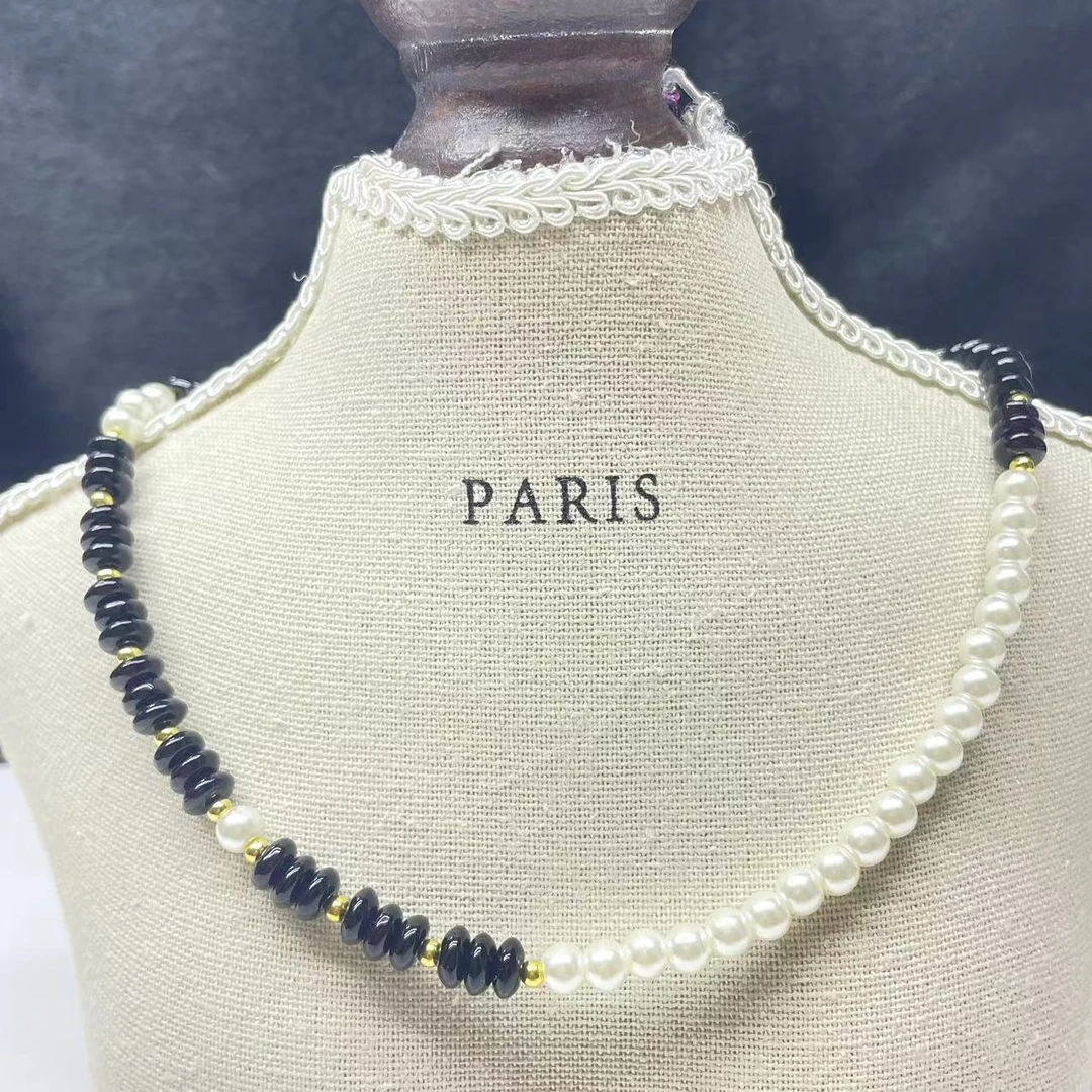 铜合金亚克力项链 原创设计施家白色圆珠黑色扁珠项链