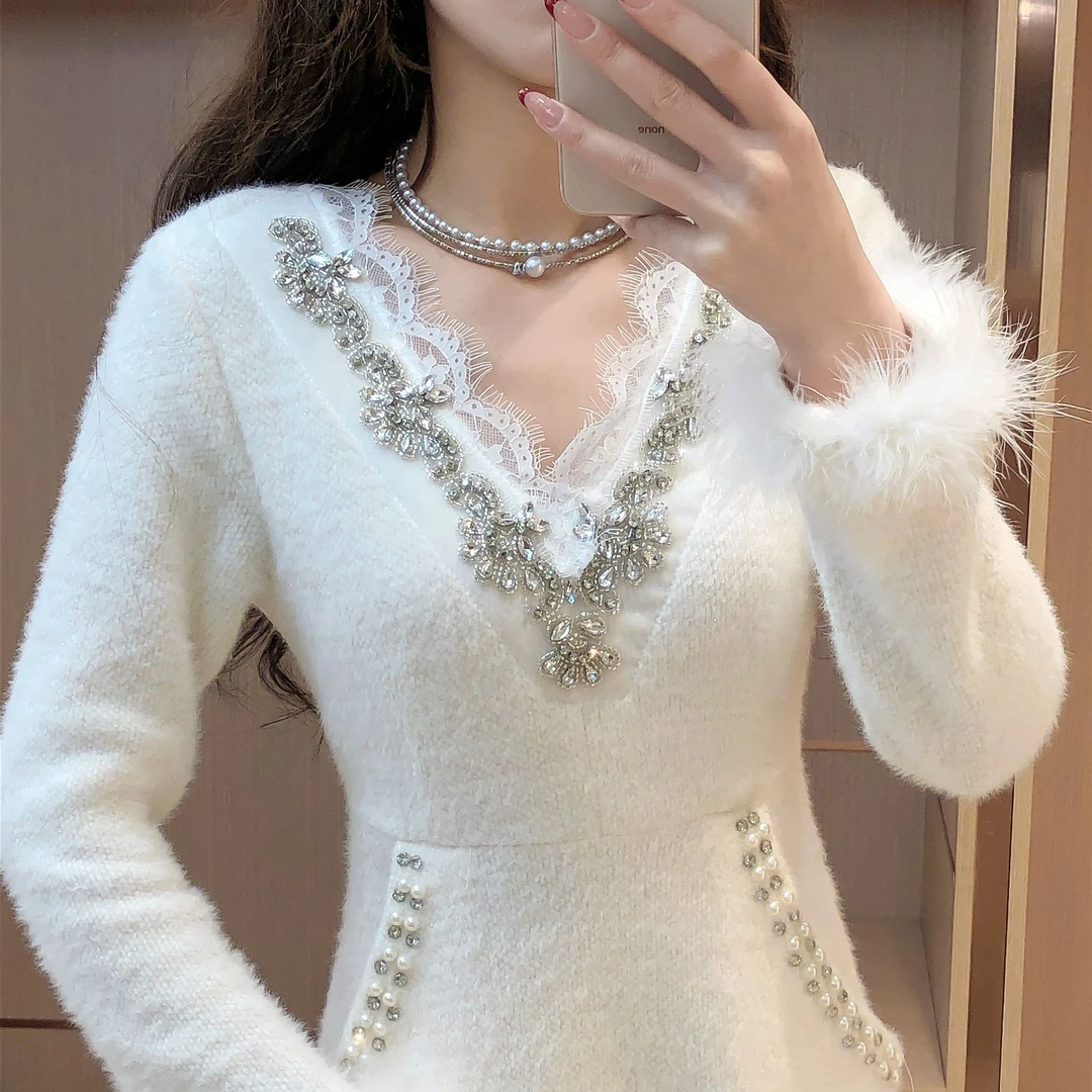 艾日秀定制●2024新款秋冬加厚水钻V领拼接蕾丝长袖毛衣裙 E8302