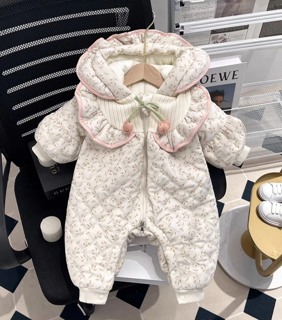 新生儿衣服秋冬宝宝加棉连体衣网红保暖爬服婴儿加厚外出抱衣冬装