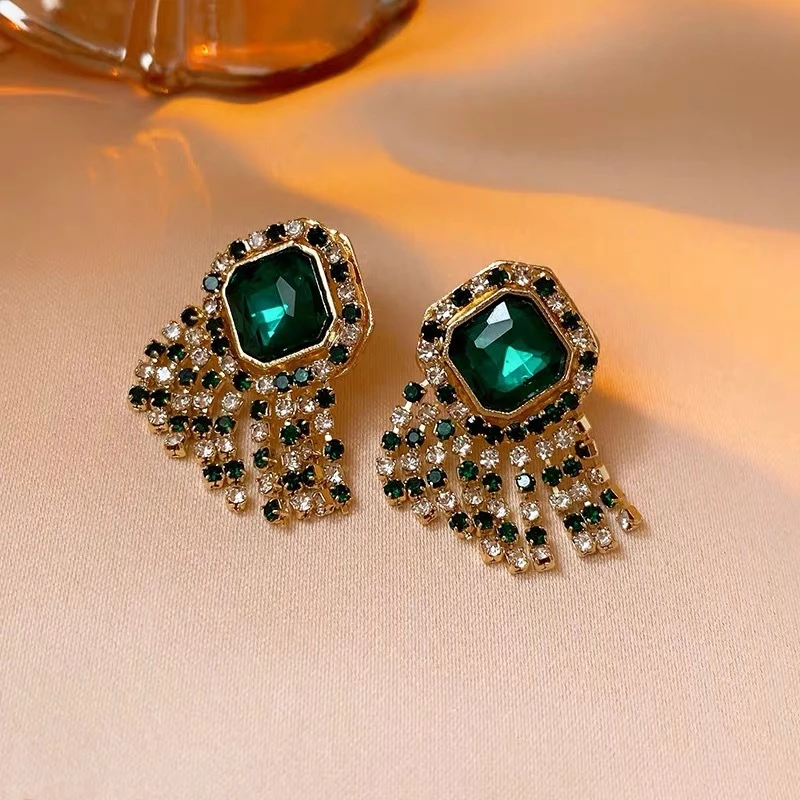 气质轻奢时尚百搭绿色复古小众欧美耳环-5284